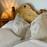 לינה וארוחת בוקר Maison Gabe *